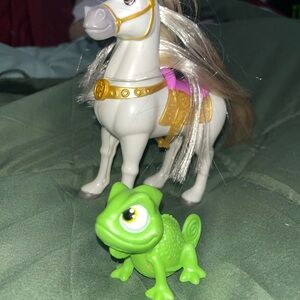 Toy Tangled horse and Green Chameleon Set